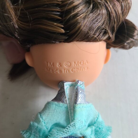 MGA 2007 Bratz Kidz Dana Winter Vacation Doll w/ Original Outfit & Boots - Picture 4 of 4